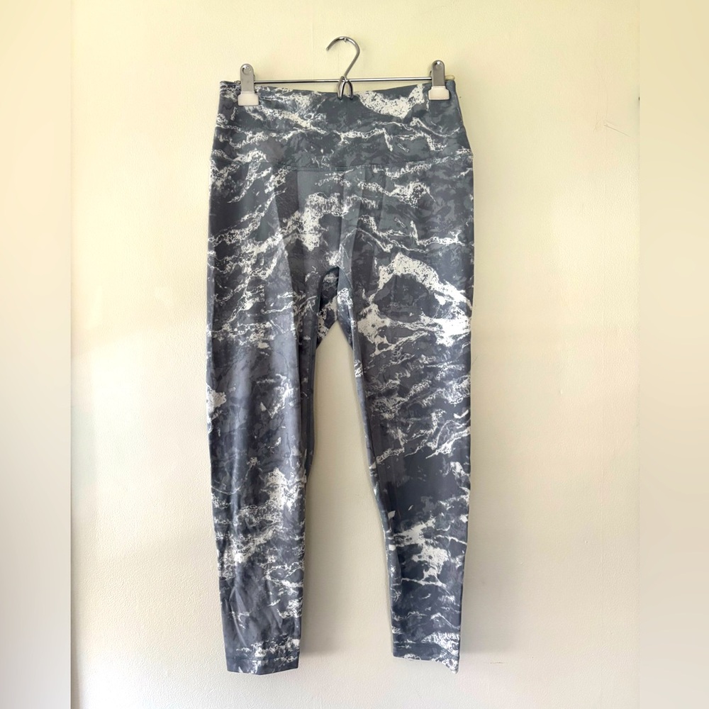 Manduka leggings, grey and white pattern, XL.